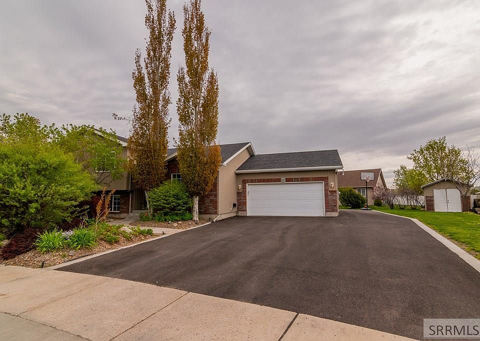 1st image of 382 Oaktrail Dr