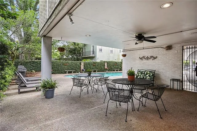 2511 Saint Charles Ave #302 — Photo 24