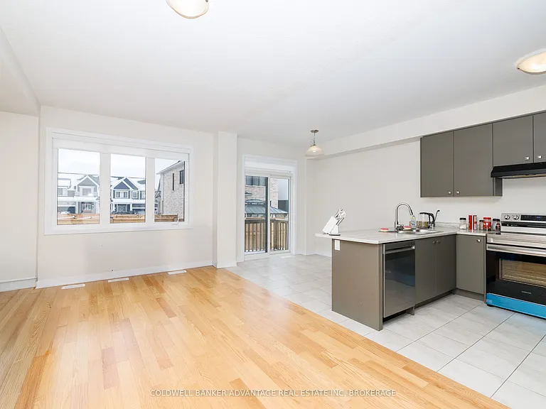 55 Rowlock St — Photo 6