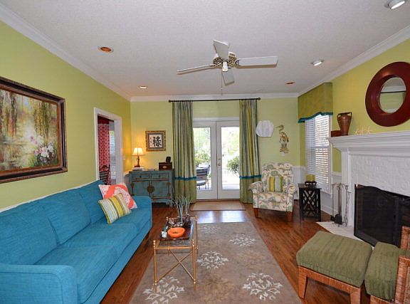 2nd image of 3716 Wexford Pl S