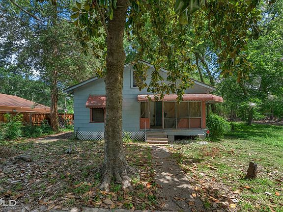 2nd image of 360 E 69th St