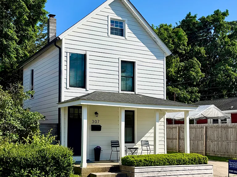 307 Champlin Pl — Photo 1