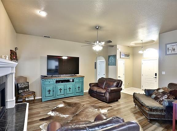 2nd image of 5118 Holly Way