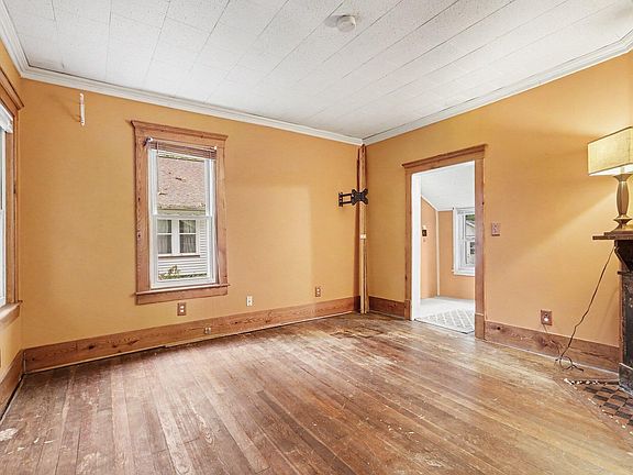 4th image of 119 Madison St