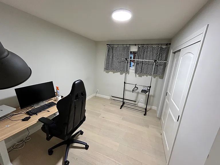 Second bedroom.