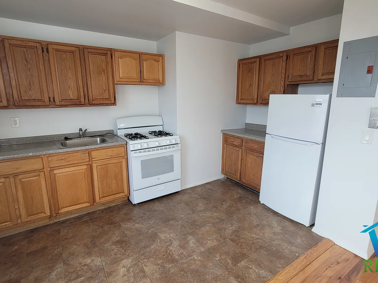 1 bed, $2,100 — Photo 4