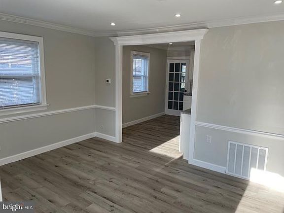 4th image of 417 Robinson Dr