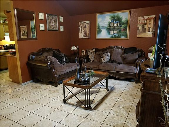 3rd image of 3404 Millet Ave