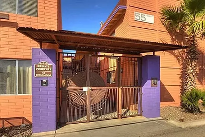 3 bed, 2.0 bath, 1079 sqft, $2,000 — Photo 4