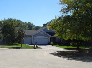 6209 Providence Dr, Carpentersville, IL 60110