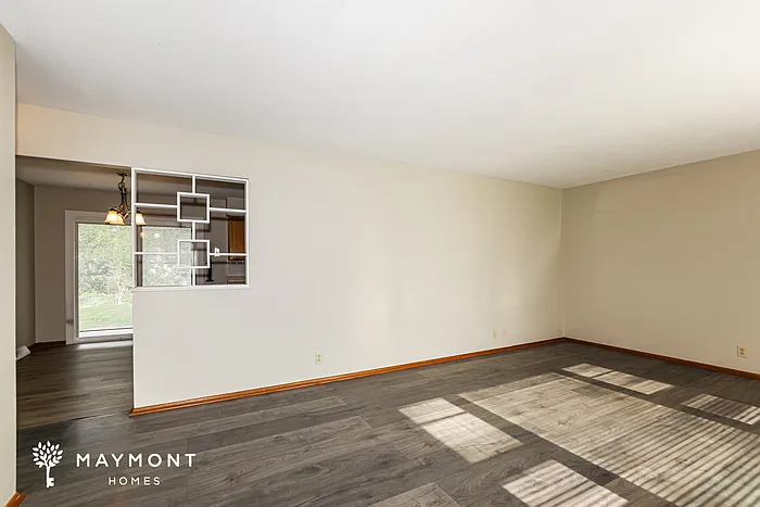 429 Brookside Ln — Photo 3