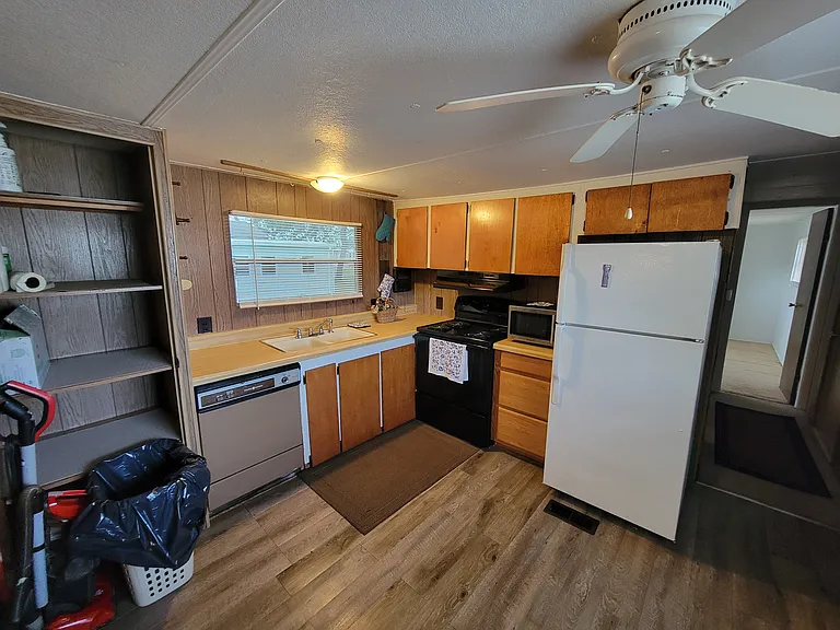 7513 Highpoint Blvd — Photo 15