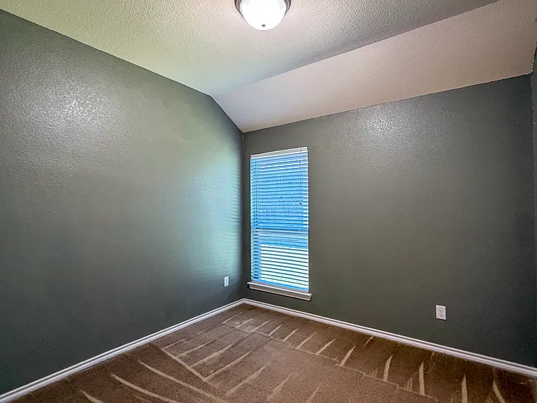 2151 Oakridge Dr — Photo 13