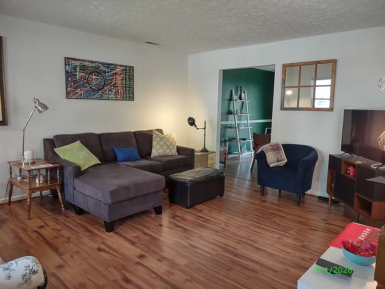This photo has not been altered in any way: no edits or filters have been applied to try to deceive the viewer by having the room appear larger or brighter than it actually is.