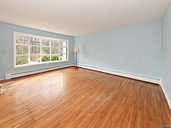 5th image of 160 E Willow Tree Road