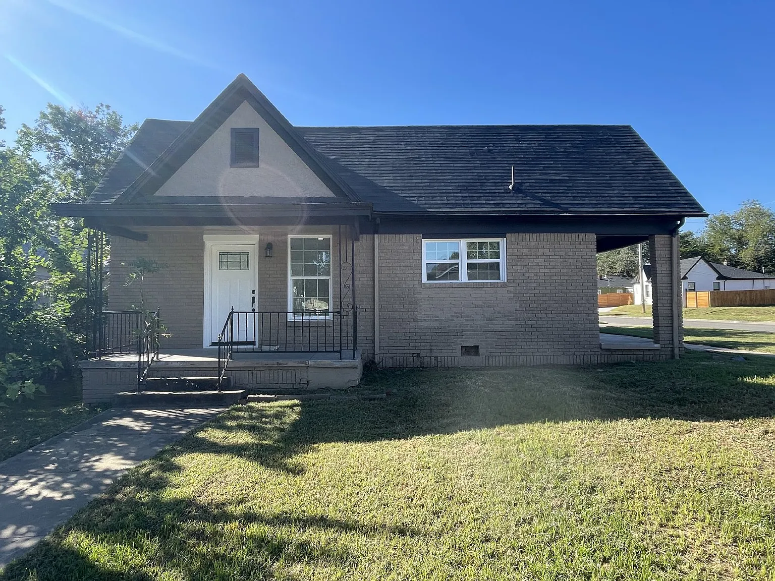 2 bed, 2.0 bath, 859 sqft, $1,000 — Photo 3