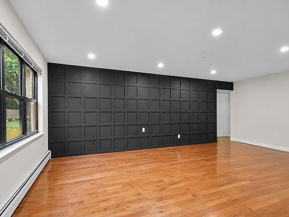 3rd image of 29 N End Dr