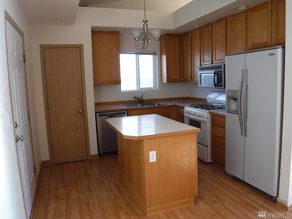 2nd image of 1222 199th Street Ct E