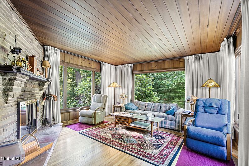 4th image of 39 Woodside Drive