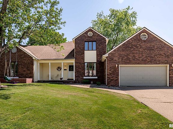 2nd image of 1203 Abbey Ln