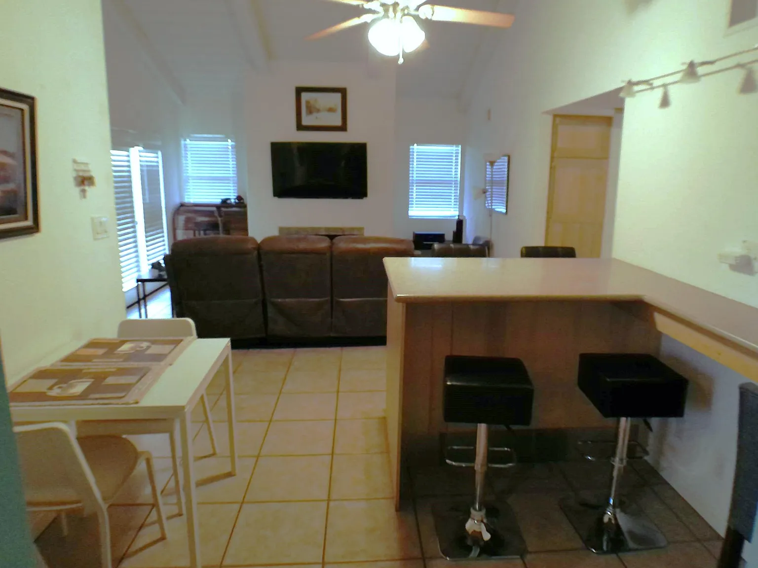 2 bed, 982 sqft, $3,400 — Photo 4
