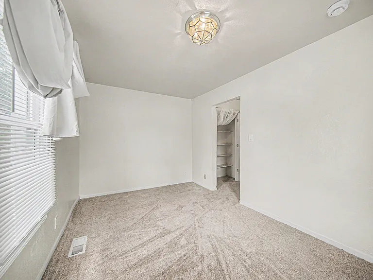 300 E Argyle St — Photo 5