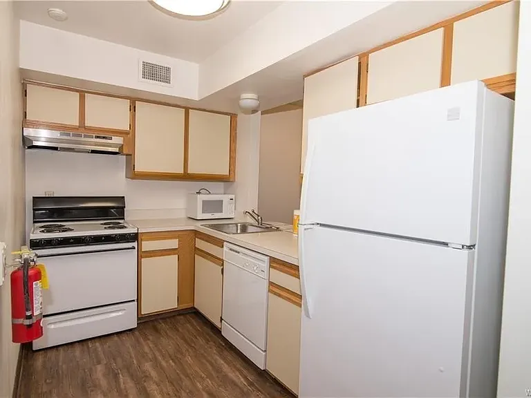 1832 Main St #4 — Photo 3