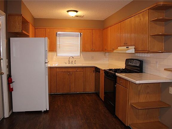 3rd image of 4709 Del Porte Dr