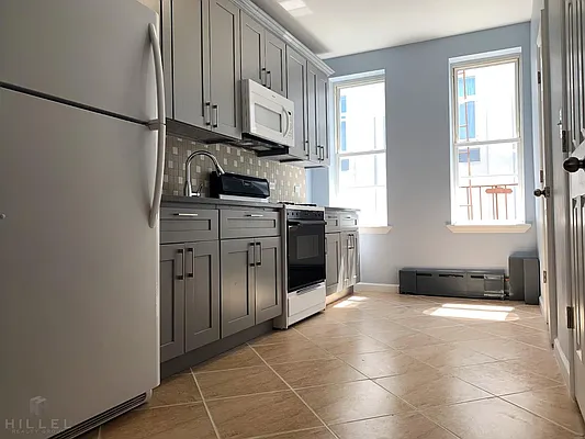 Rented by Hillel Realty Group | media 1