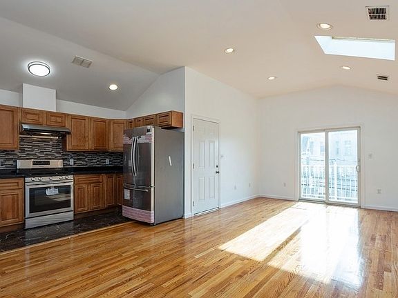3rd image of 239 Palisade Ave #2