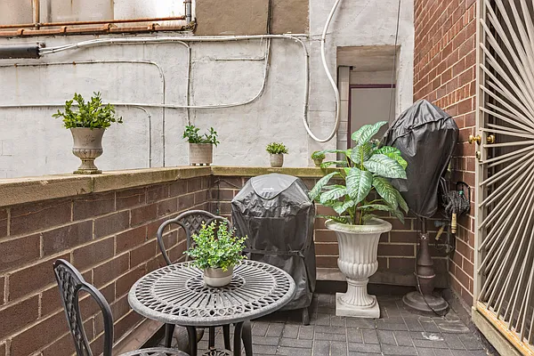 Sold by Compass | media 13