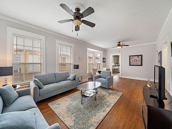 2nd image of 2811 Avenue