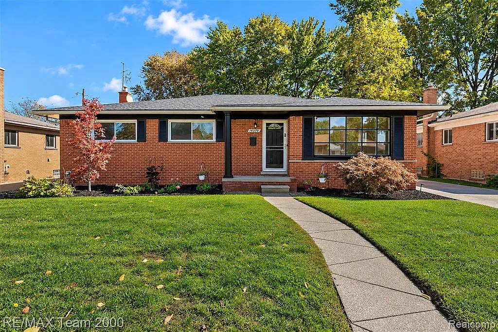 3 bed, 2.5 bath, 2970 sqft, $2,500 — Photo 2