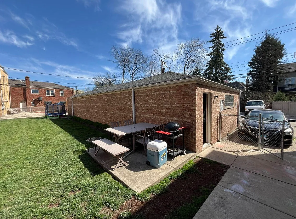 2 bed, 1.5 bath, 1500 sqft, $2,250 — Photo 2