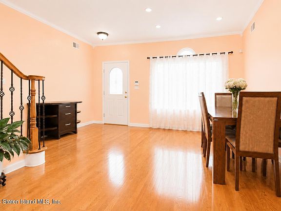 4th image of 172 Hopkins Ave
