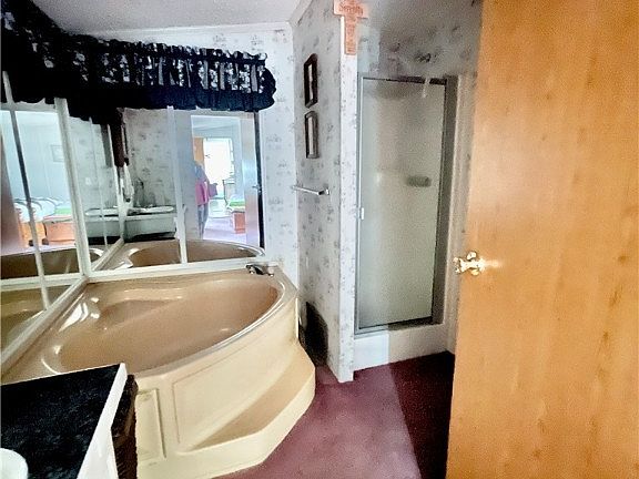 5th image of 22 Whitlock Dr