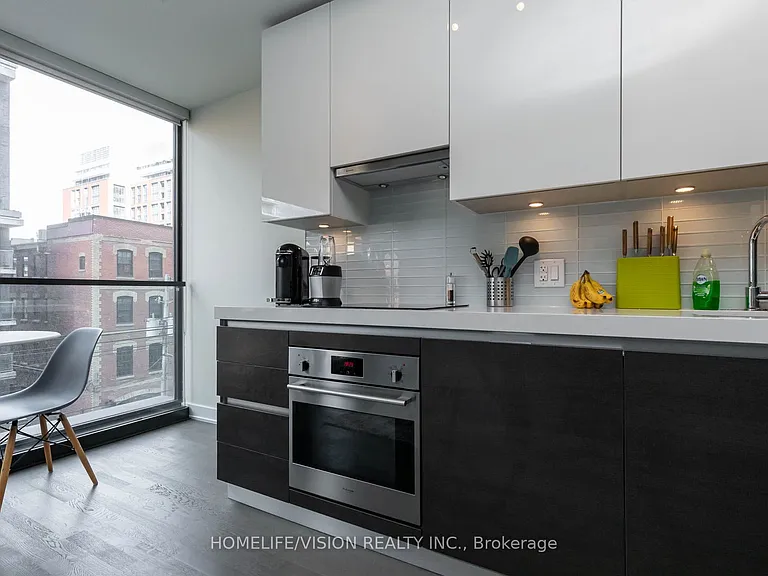 629 King St W #323 — Photo 8