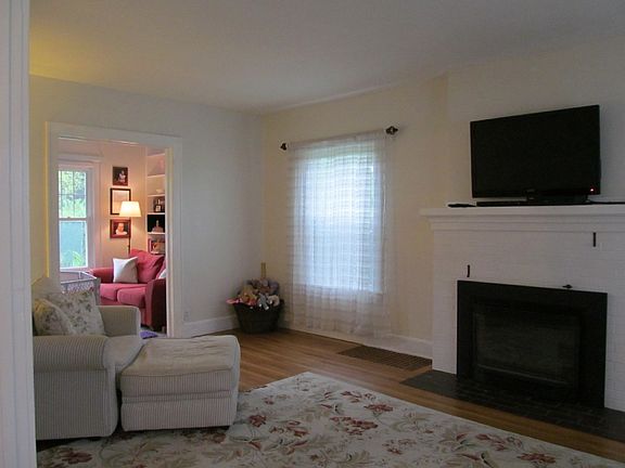 3rd image of 6 Cornish Ave