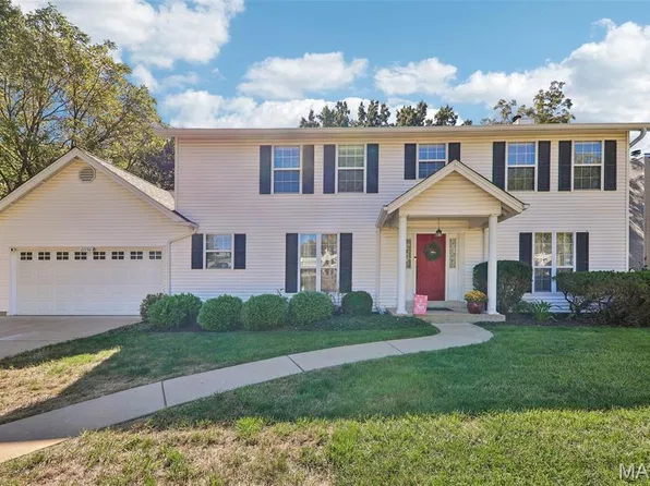 16550 Green Pines Dr, Ballwin, MO 63011