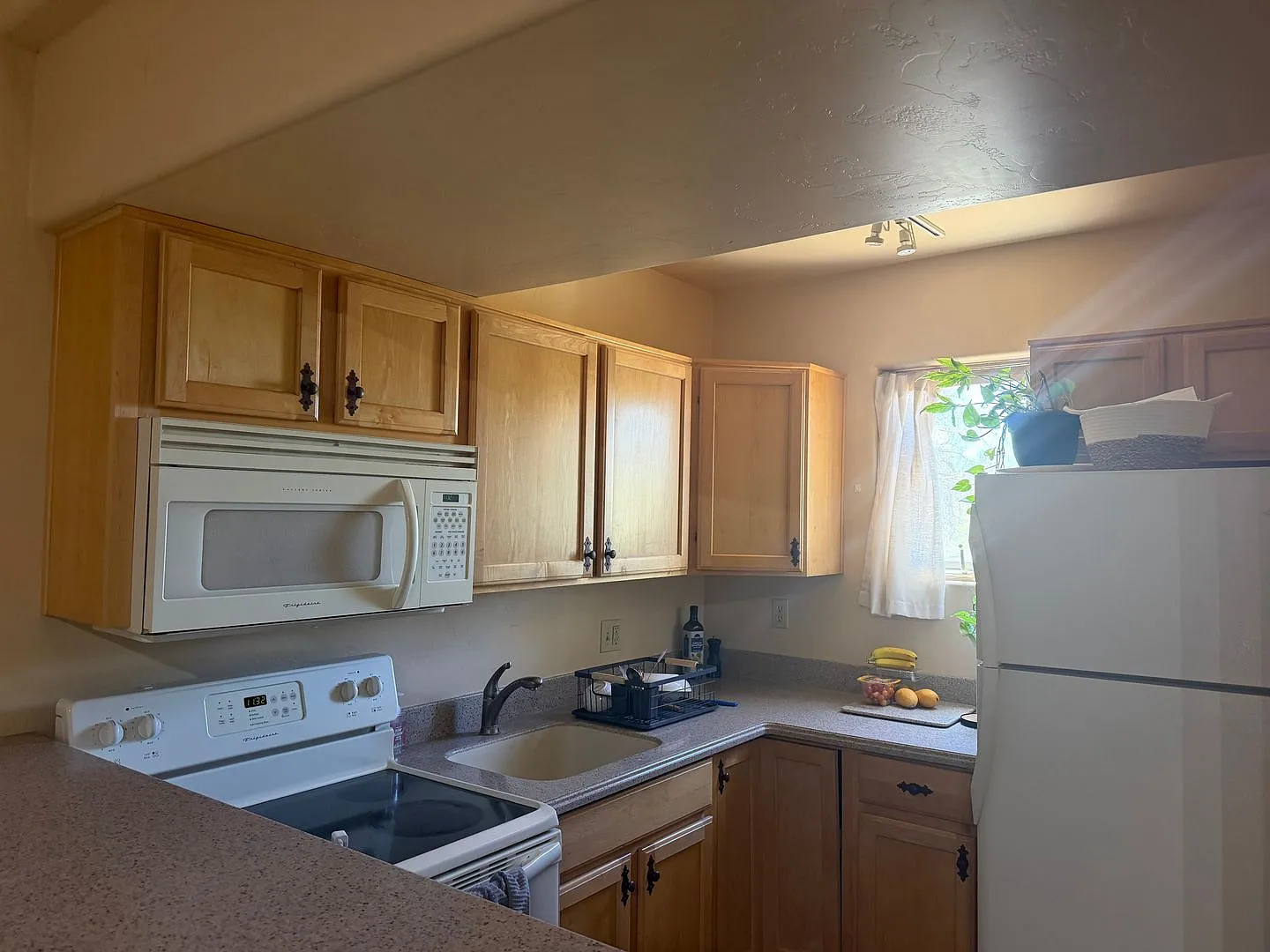 Custom Built Guest House - NW Tucson-Available July 1 — Photo 2