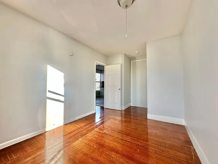 33 Howe St #3L — Photo 10