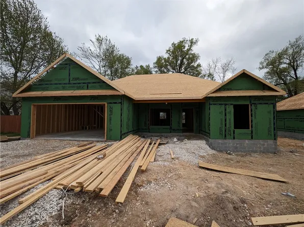 405 Detroit St, Gravette, AR 72736