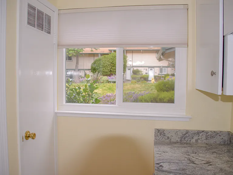 1433 Terra Nova Blvd — Photo 11