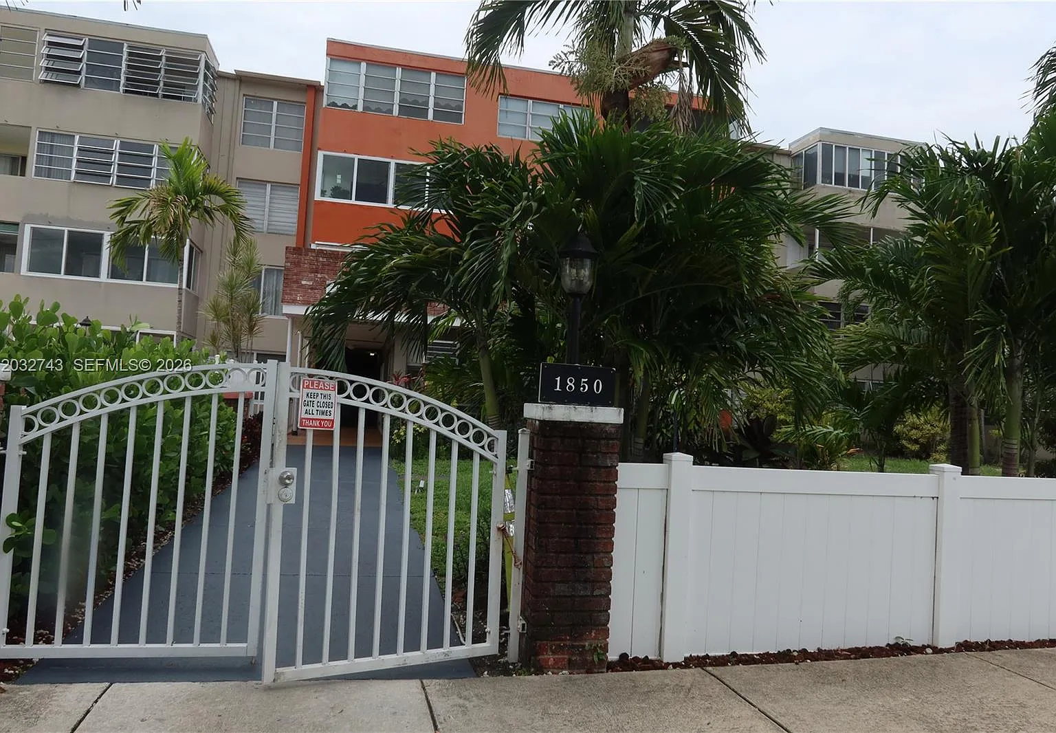 Chancellor Hall Condo — Photo 2