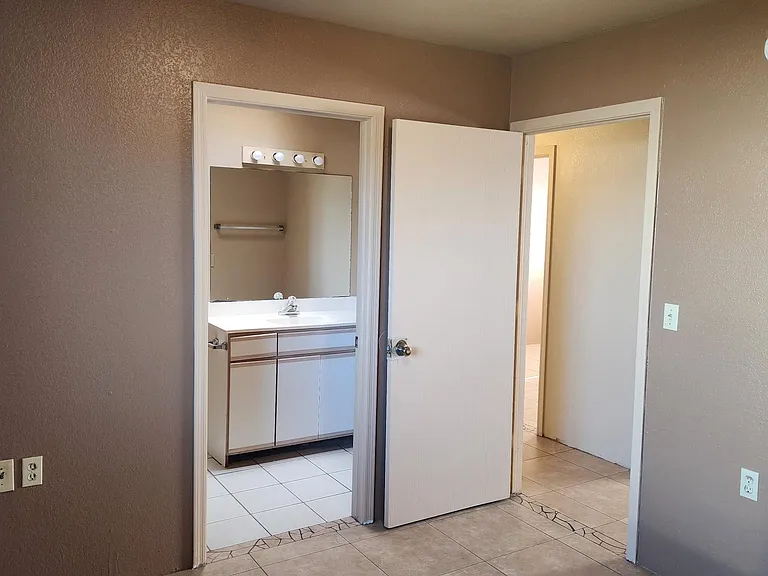 1255 N Bryant Ave — Photo 8