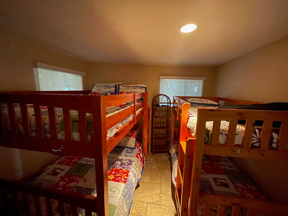2nd bedroom (double bunkbeds and single bunkbeds)
