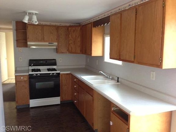 4th image of 1491 E 16th St