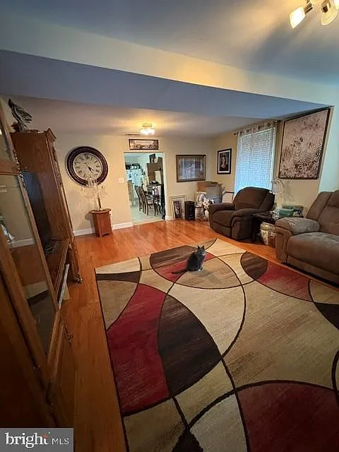 3 bed, 2.0 bath, 1676 sqft, $2,895 — Photo 4