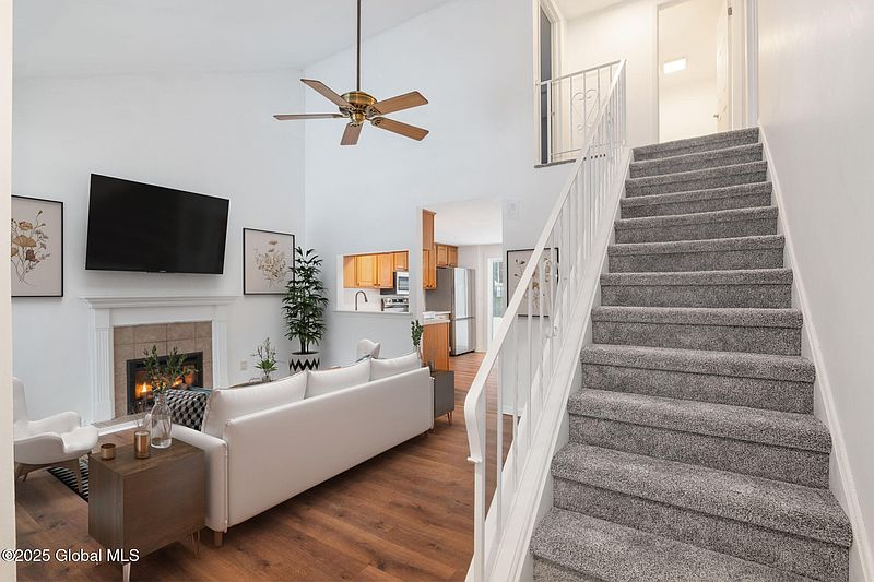 2nd image of 25 Wake Robin Road