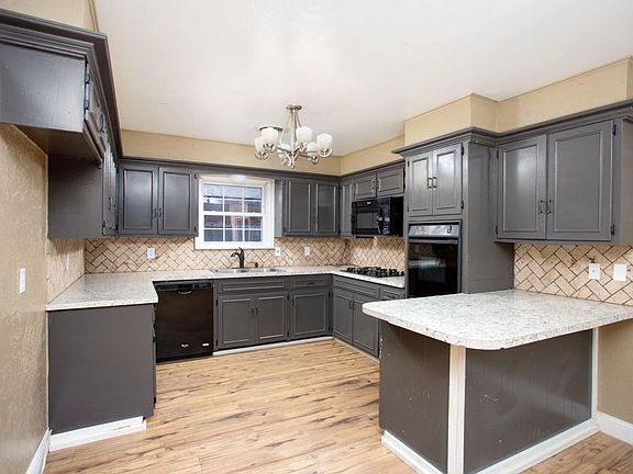 3rd image of 2610 Duncan Dr